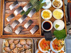 -围炉肉舍•炭烤活鳗•丹东海鲜烤肉(步行街店)