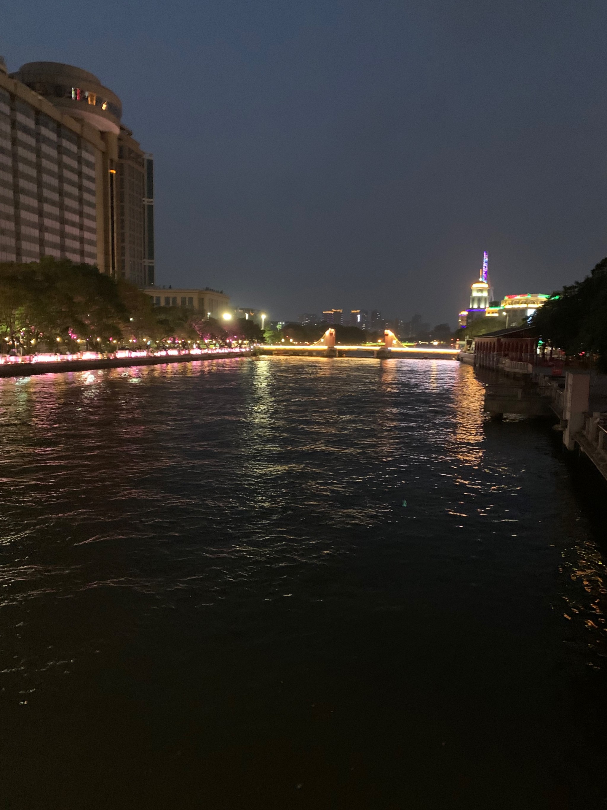 中山岐江公园夜景图片