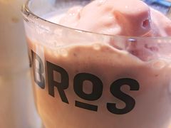 草莓奶昔-Moka Bros 摩卡站(西单大悦城店)