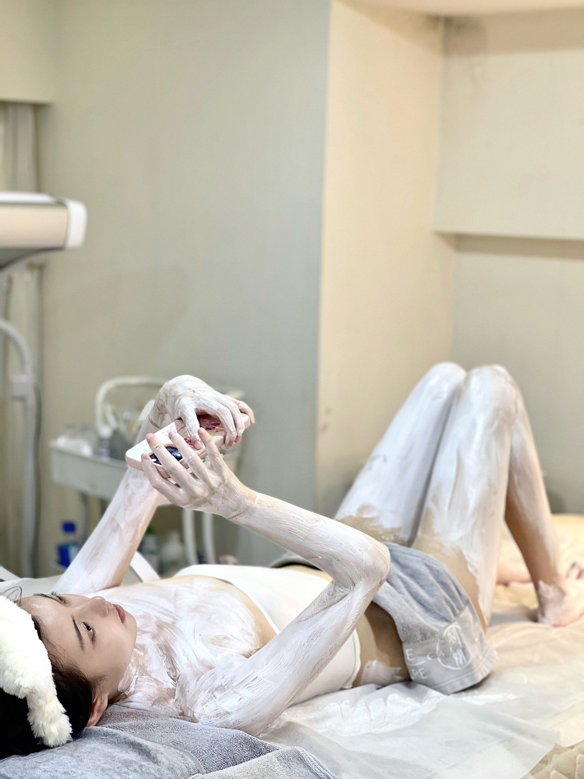 听说很多明星网红都在悄悄全身刷酸美白,所以皮肤才会白到发光,今天去