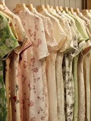 -一揽芳华汉服旗袍体验馆(拙政园店)