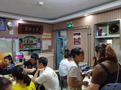 等位区-华春餐馆(鱼山路店)