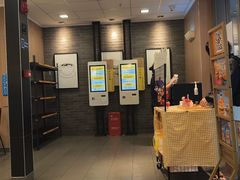 -麦当劳(上海虹桥站30B检票口楼上)