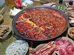 -渝嘴小老弟老火锅(华新村店)