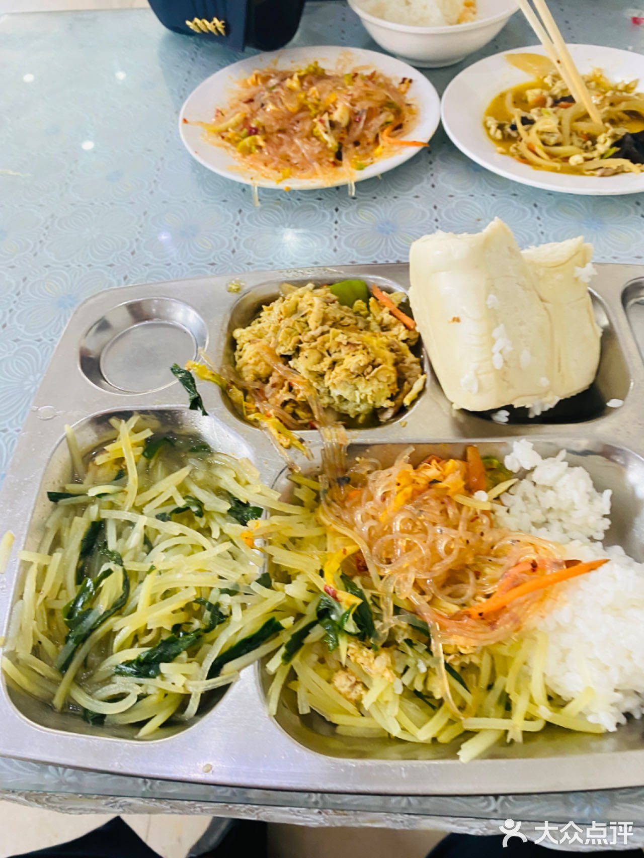 晒一下我们单位食堂的工作餐