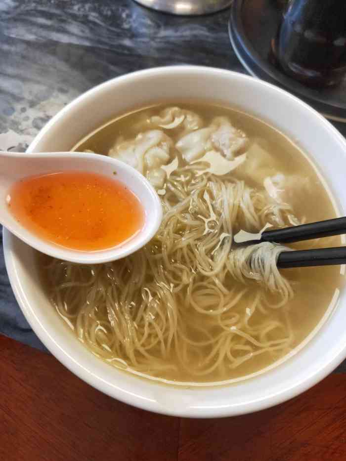 打分 竹升面要面质弹牙爽口,大地鱼汤底浓郁才是正宗,这间老字号做得