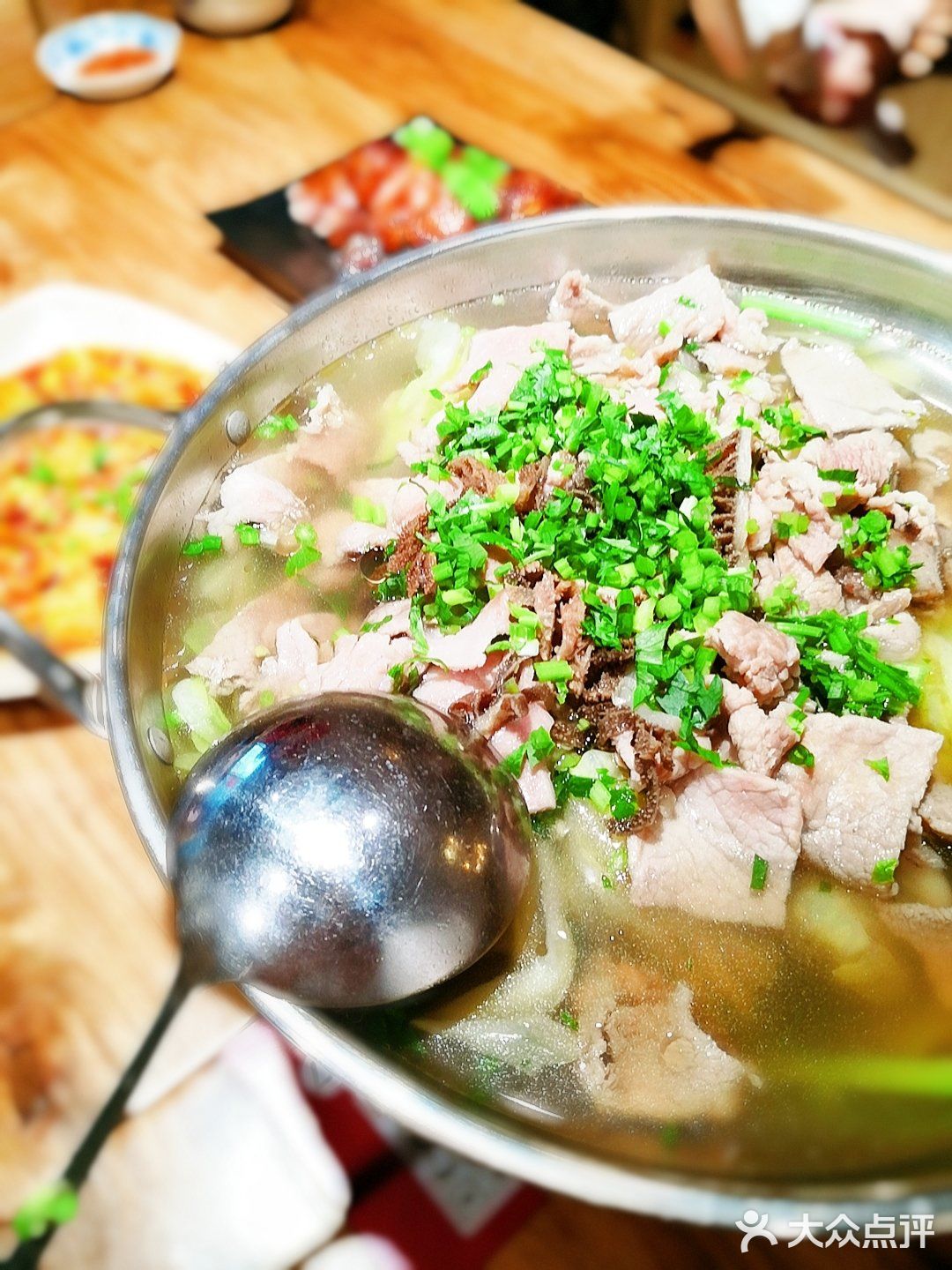 乐山非物质遗产-肖四女乐山跷脚牛肉