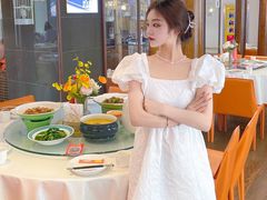 -阿瓦山寨·湘菜现炒·剁椒鱼头王(咸阳总店)