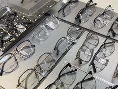 -视野联行眼镜•蔡司•依视路(温江店)
