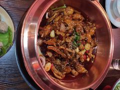 -虾弄弄海派小龙虾·牛羊蝎子火锅