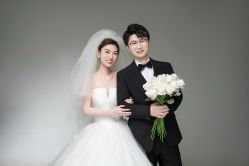 -雪中彩影婚纱摄影·微光艺术中心