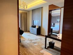 -天津京基皇冠假日酒店