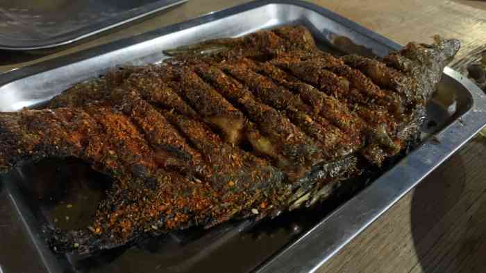 蟹岛农庄海鲜烧烤-"总体还不错,交通挺方便,下了高速一会就到.