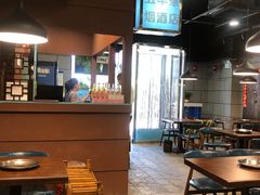 大堂-超越炭火牛蛙火锅鸡(河东店)