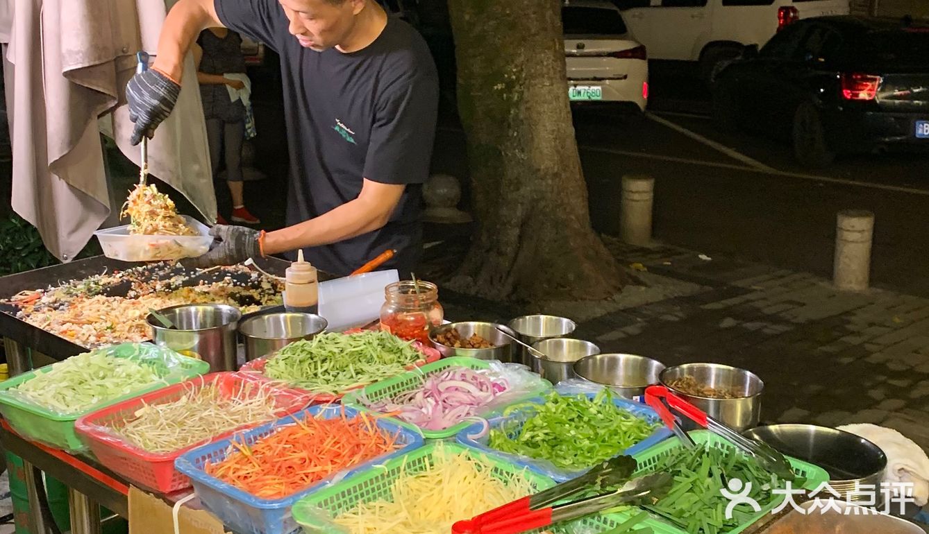 重庆物价好感人!0.9元烧烤/街头炒饭好香…