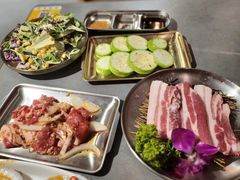 厚切黑猪五花-围炉肉舍•炭烤活鳗•丹东海鲜烤肉(步行街店)