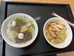-松树干拌面店