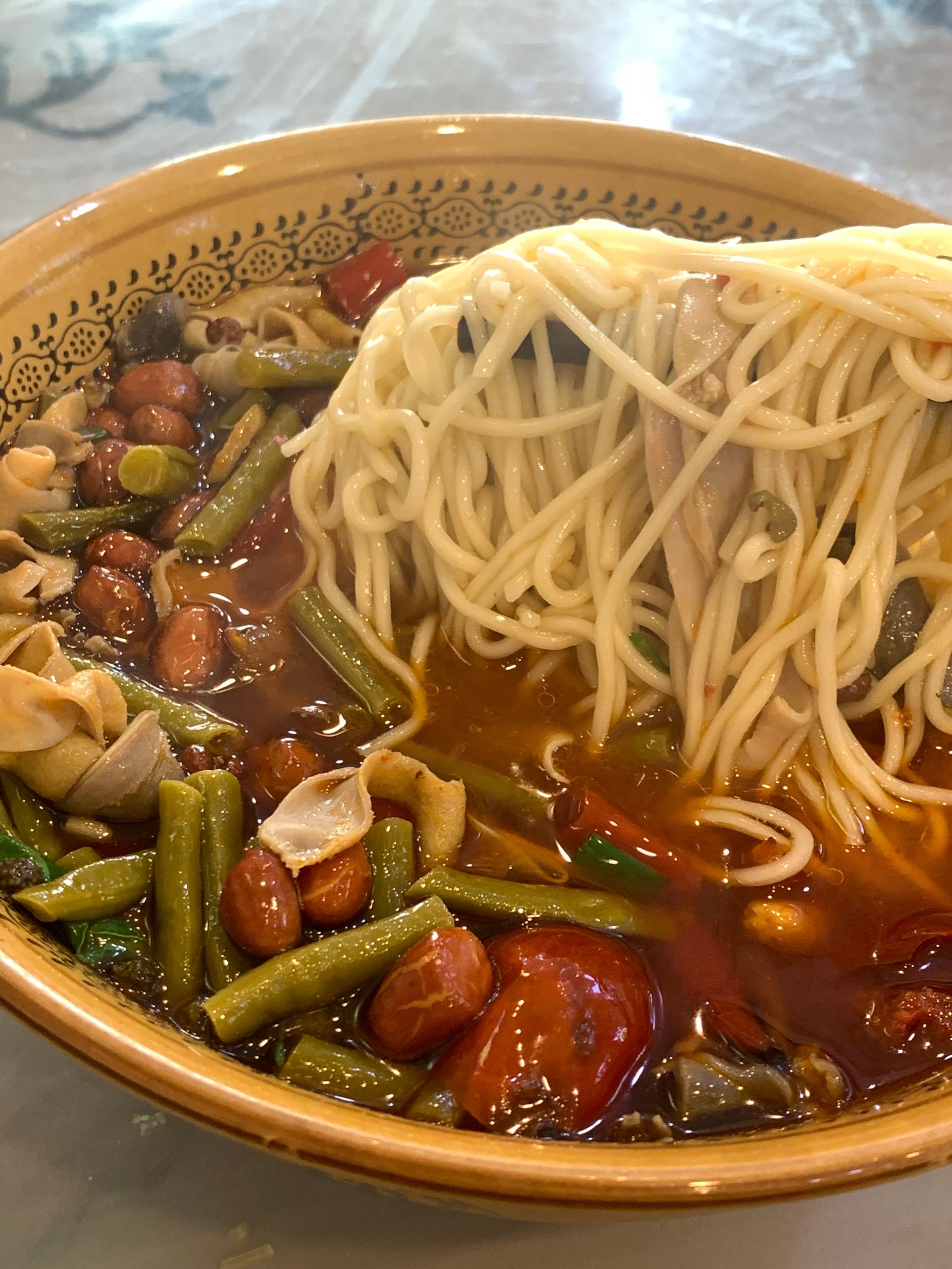 没有人会拒绝一大早吃一碗重庆的泡椒鸡杂面