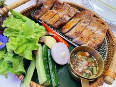 碳烤厚切猪颈肉配泰式香草-KEAAMI 摩登泰 by TIAGO(颐堤港店)