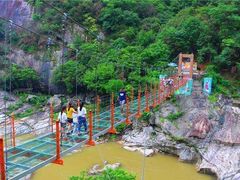 -燕子河大峡谷天坑仙境