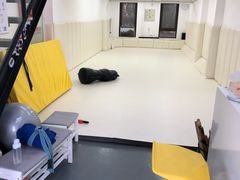 -菠萝格斗巴西柔术训练馆