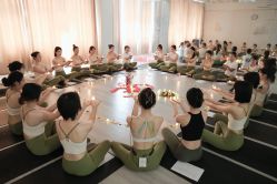 -亚太瑜伽普拉提学院