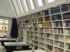 -钟书阁(松江泰晤士小镇店)