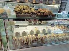 -白玉兰食品甜凤店(合生汇店)