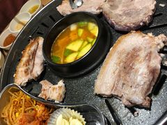 -江南猪肉商会无限续吃(弘大店)