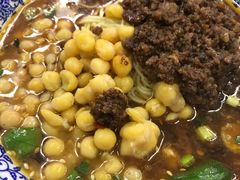 -渝之汇牛肉豌杂面