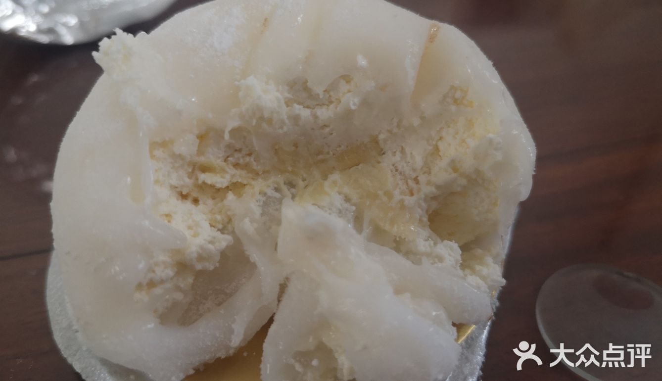 很像鲜奶麻薯 吃了俩略有些腻榴莲爆浆雪媚娘 一般般