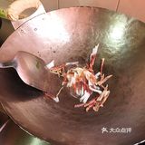 芹菜（此处用的是野芹菜）、腊肉、食用油、盐