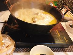 -鲜入围煮花胶鸡海鲜火锅