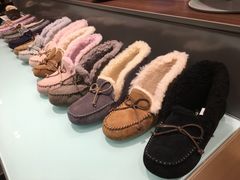 -UGG(燕莎奥特莱斯购物中心店)