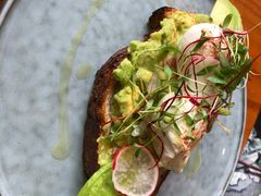 牛油果温泉蛋吐司-O'mills Sourdough Bakery&Bistro(永嘉路店)