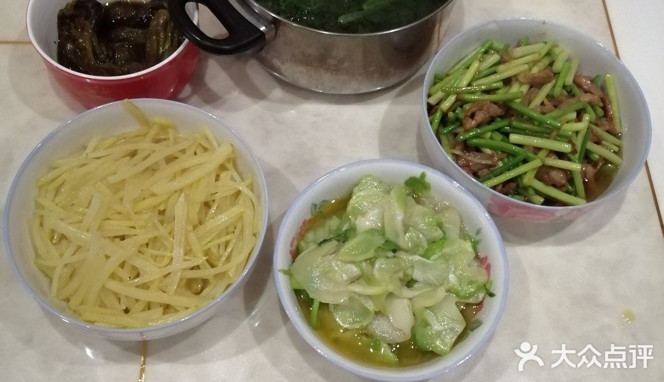 都不要拦我，我还要去添碗饭
