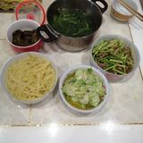 都不要拦我，我还要去添碗饭