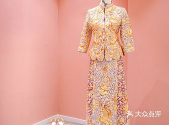 发现一家专做非遗手绣嫁衣的龙凤褂店