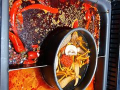 -老牌坊云南鱼豆花火锅(哈西万达店)