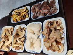 -菌之家·专业纯野生菌火锅·特色炒菌