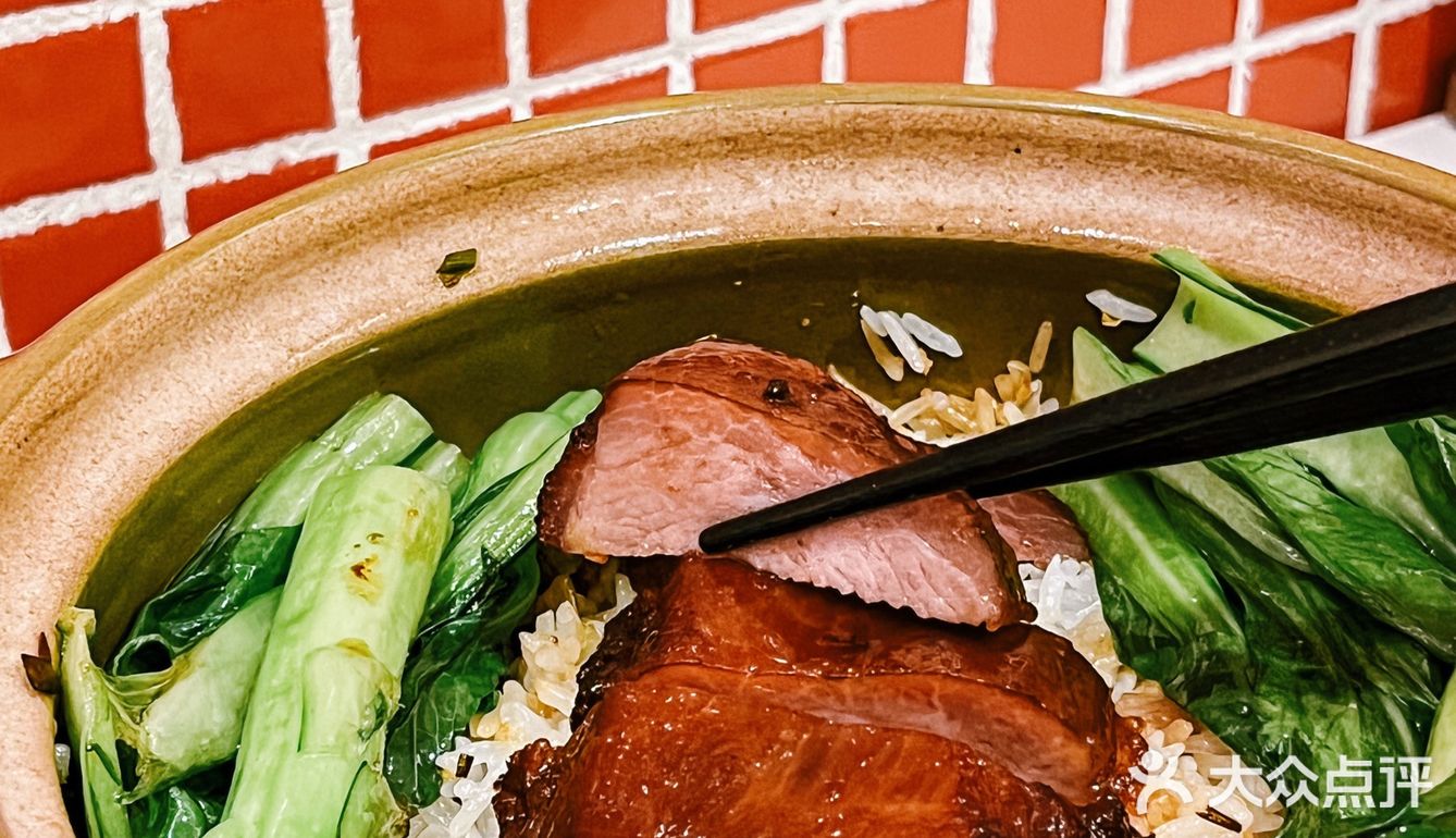 让美食博主念念不忘的煲仔饭竟然是…