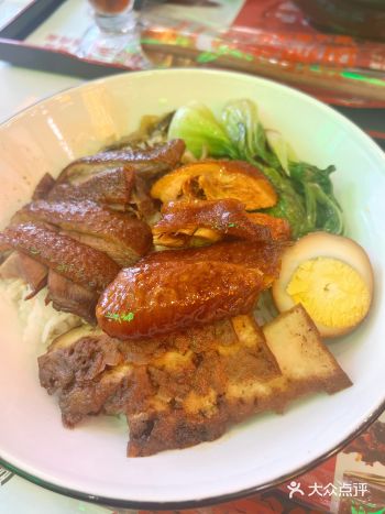 相当好吃的鹅肉油鸡饭，大快朵颐。