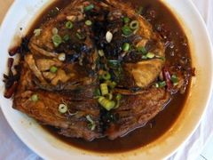 大鱼头烧豆腐，很香~-好妹酸菜鱼馆(龙江店)