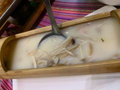 -香巴拉云南餐厅(华莱坞店)