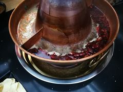 -果松木炭酸菜铜火锅·外婆参鸡汤