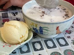椰汁桃胶黑糯米-堂屋糖水店(愚园店)
