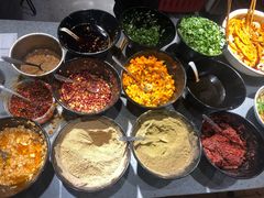-爆炸头阿姨小四川正宗川味小吃(无任何分店)