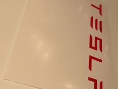 -TESLA 特斯拉(上海太古汇体验店)