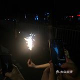 朋友过生日大家集合一起吃鸡