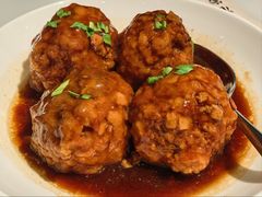 鸭蛋黄狮子头-梅飞酒家(桑园路店)